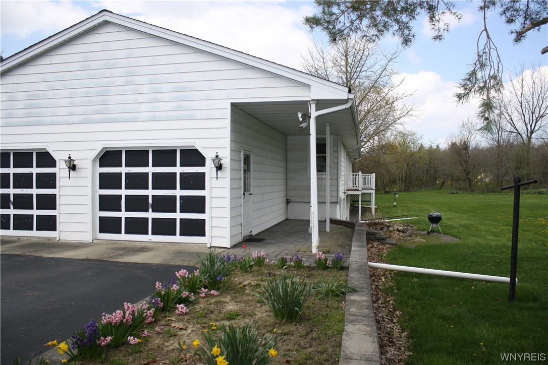 2831 Lower Mountain Road Lewiston, NY 14131 - Photo 38 of 44 Covered patio area