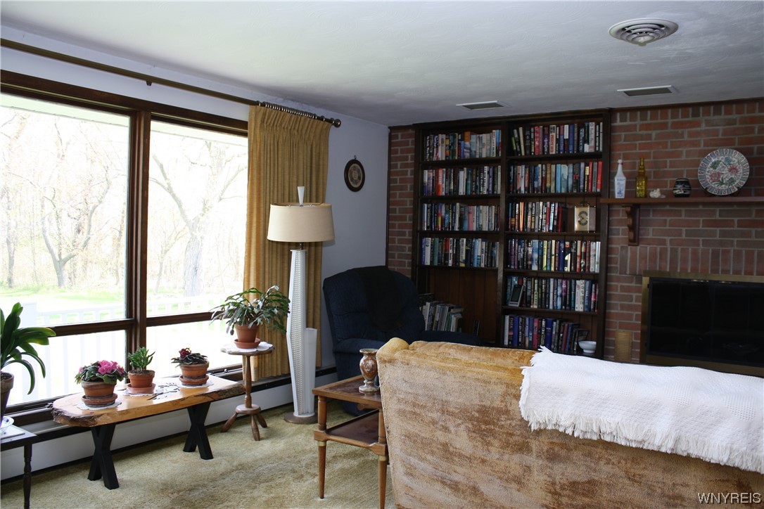 2831 Lower Mountain Road Lewiston, NY 14131 - Photo 5 of 44 Living Room