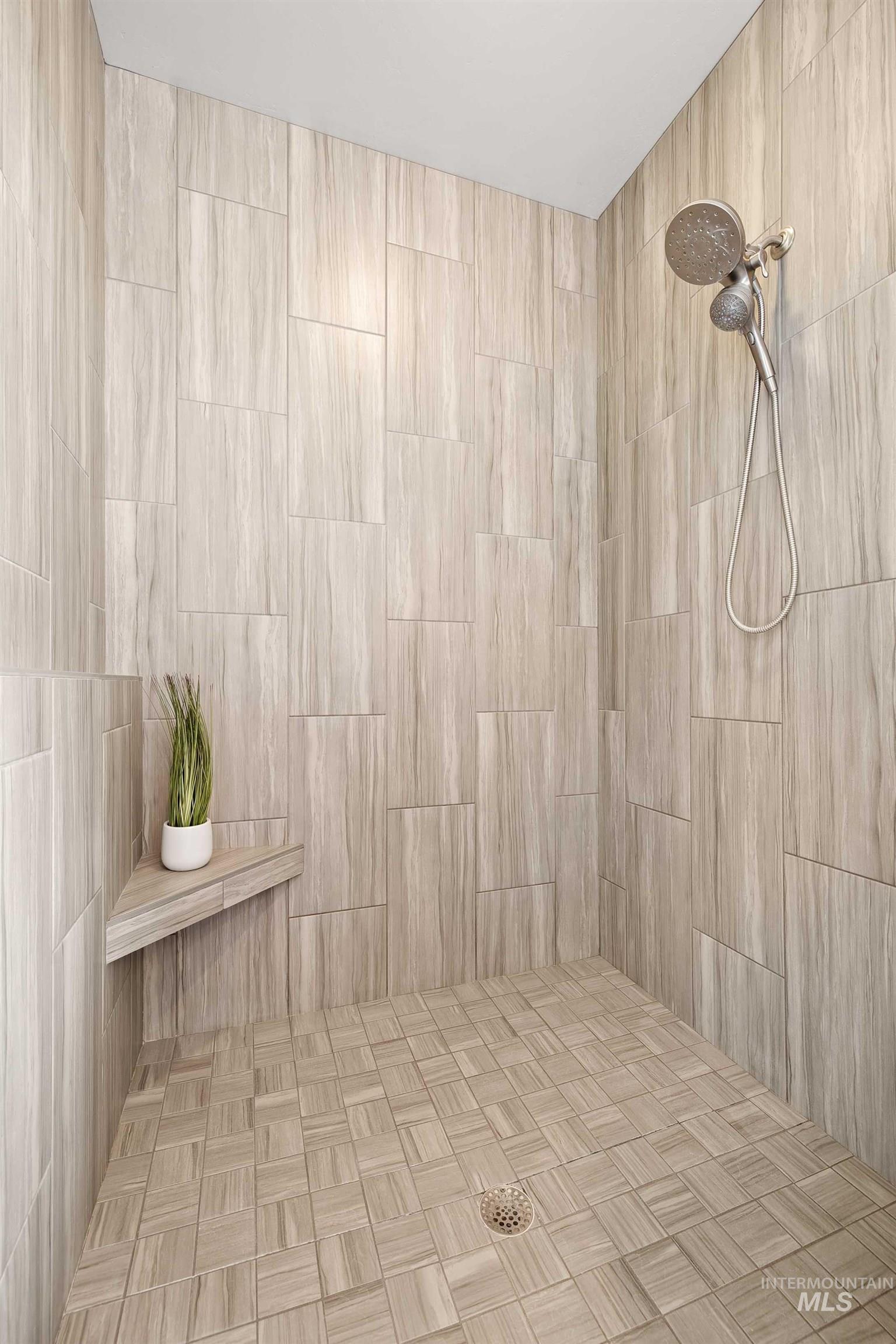 2441 Blick Lane Twin Falls, ID 83301 - Photo 18 of 50 Bathroom featuring tiled shower