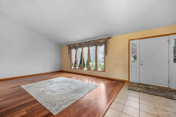 $3,500 | 2083 Maplewood Circle, Naperville, IL 60563