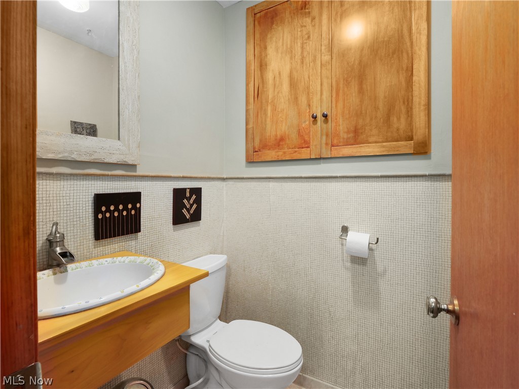2850 West Bath Road Akron, OH 44333 - Photo 31 of 35 Bathroom
