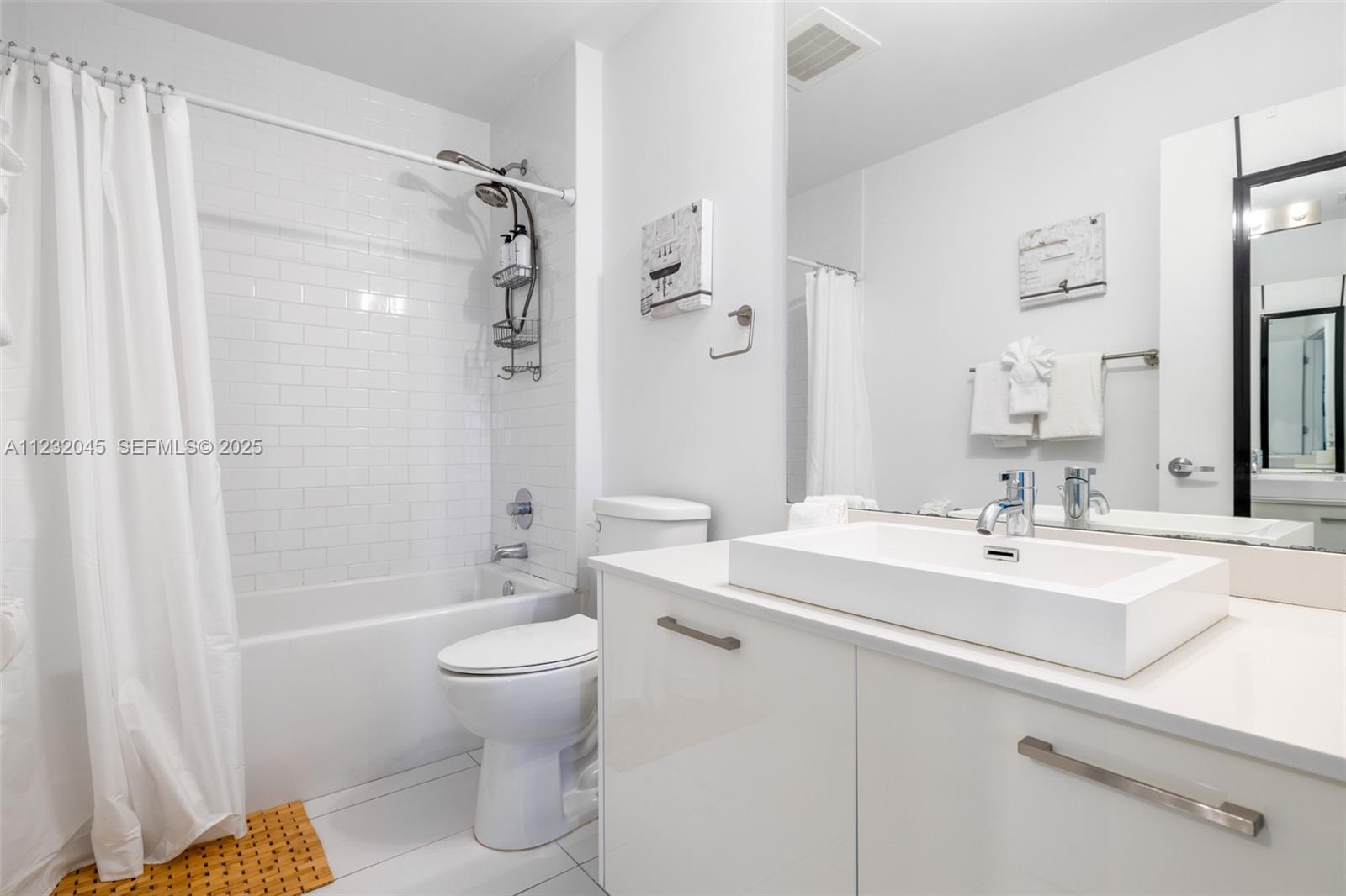 151 Southeast 1st Street, Unit 809 Miami, FL 33131 - Photo 32 of 45