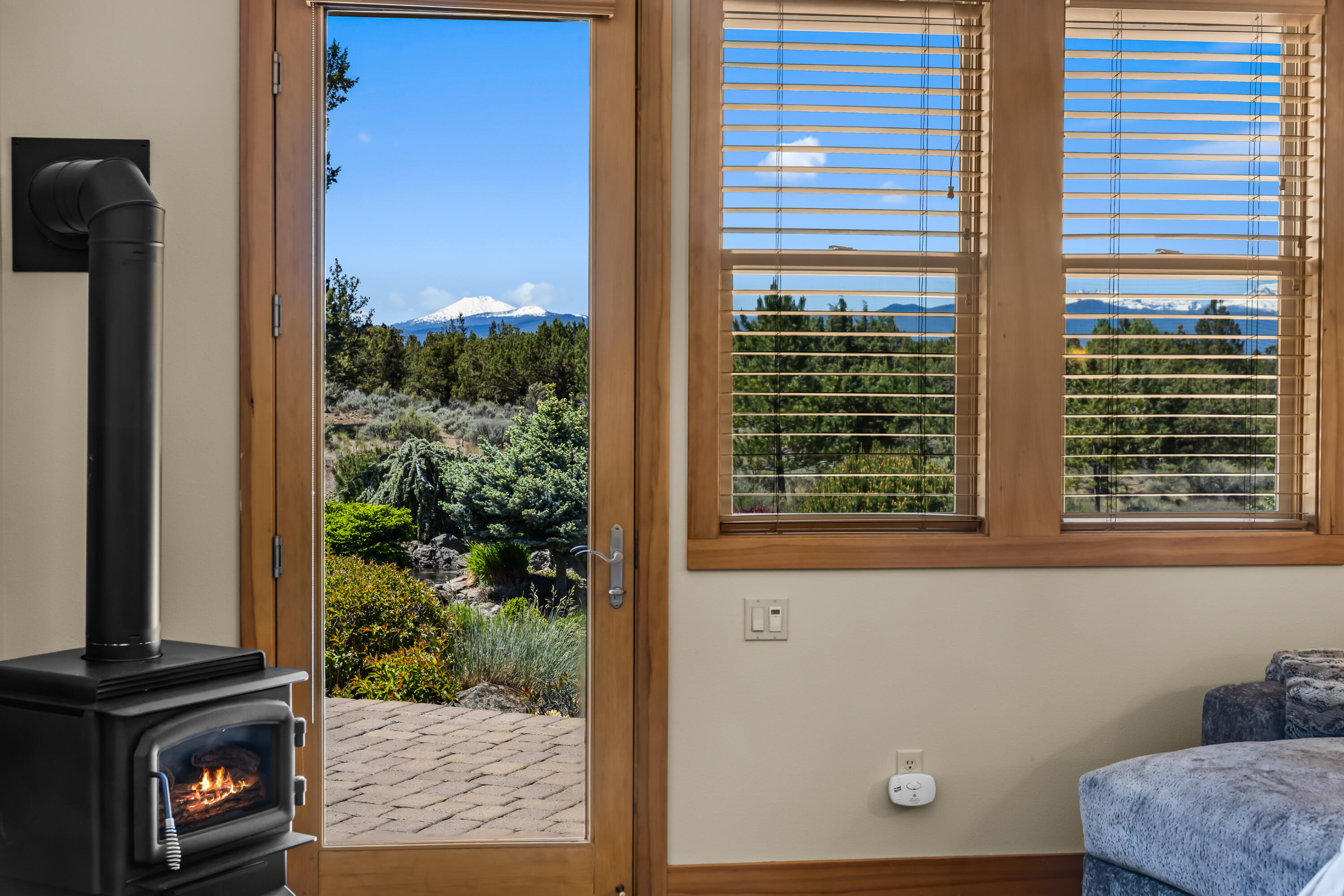 64145 Hunnell Road Bend, OR 97703 - Photo 23 of 65 2026_05_18_64145_hunnel_road-73