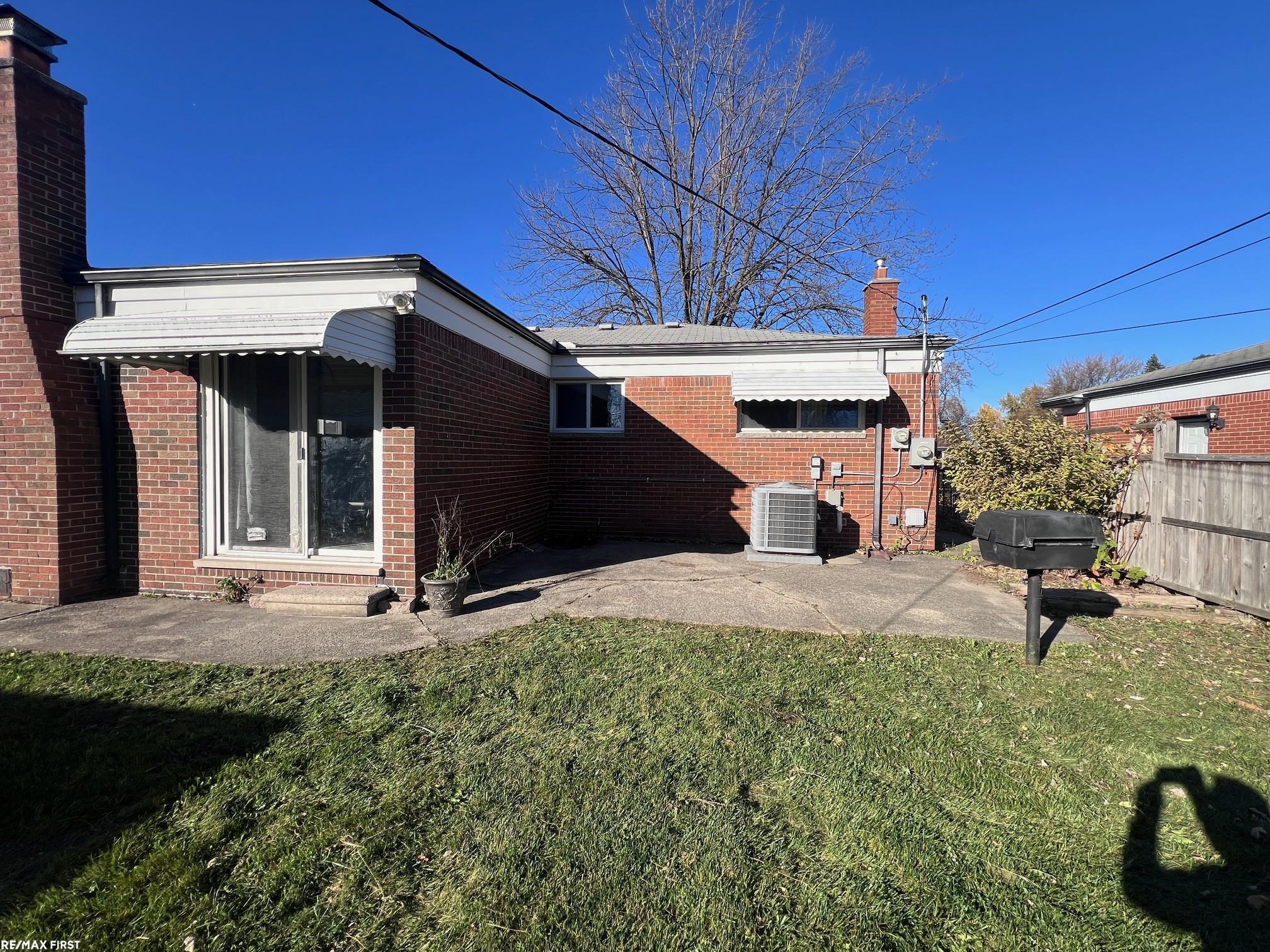 11846 Frazho Road Warren, MI 48089 - Photo 23 of 24 50160843-723c874d-0e2a-4b3e-b9d9-b13a8e76b967.JPG