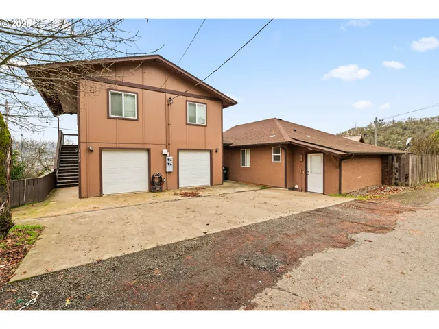 $345,000 | 1010 Northeast Malheur Avenue, Roseburg, OR 97470