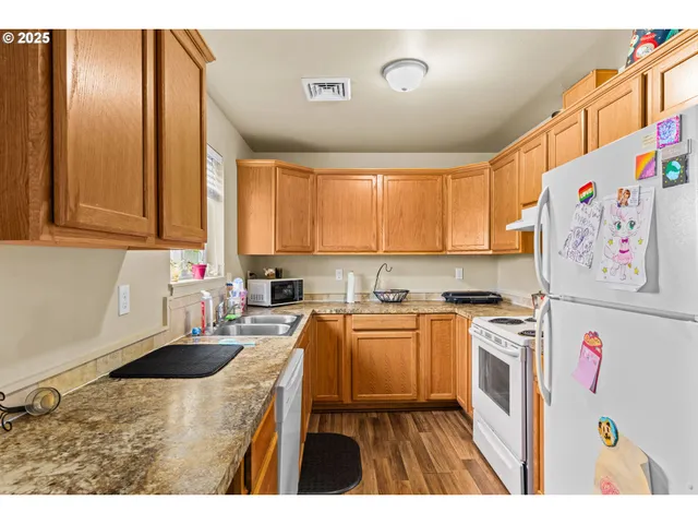 $345,000 | 1010 Northeast Malheur Avenue, Roseburg, OR 97470