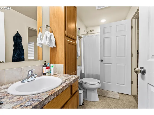 $345,000 | 1010 Northeast Malheur Avenue, Roseburg, OR 97470