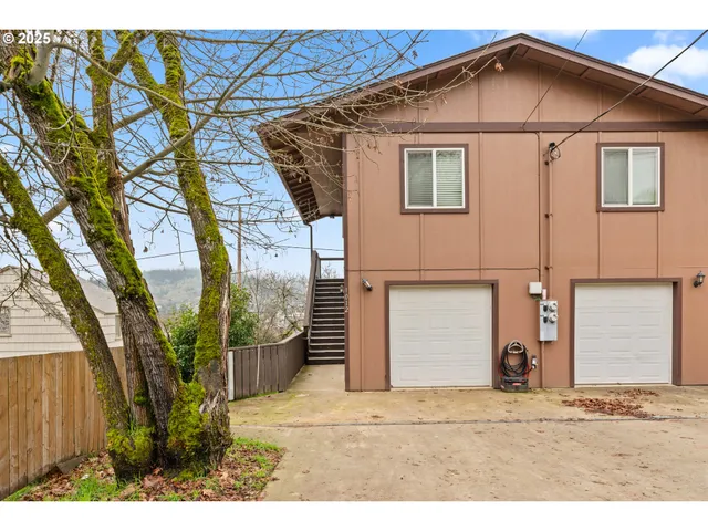$345,000 | 1010 Northeast Malheur Avenue, Roseburg, OR 97470