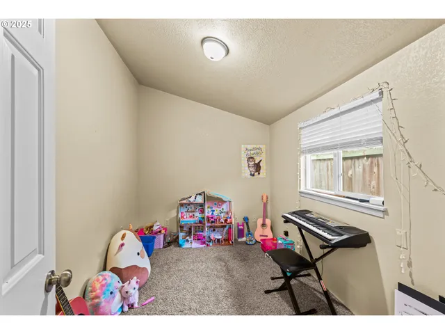 $345,000 | 1010 Northeast Malheur Avenue, Roseburg, OR 97470