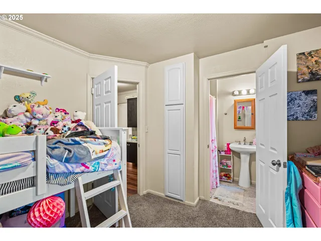 $345,000 | 1010 Northeast Malheur Avenue, Roseburg, OR 97470