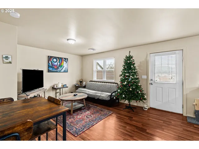 $345,000 | 1010 Northeast Malheur Avenue, Roseburg, OR 97470