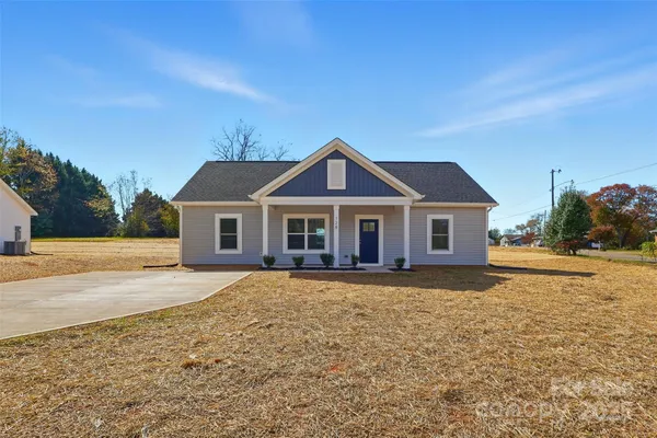 $274,000 | 128 North Main Street, Granite Falls, NC 28630