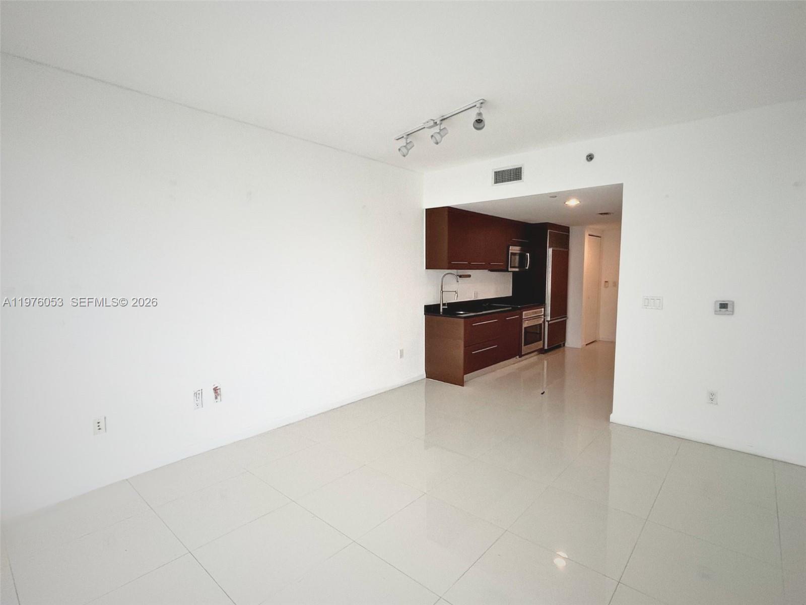 495 Brickell Avenue, Unit 5306 Miami, FL 33131 - Photo 5 of 11