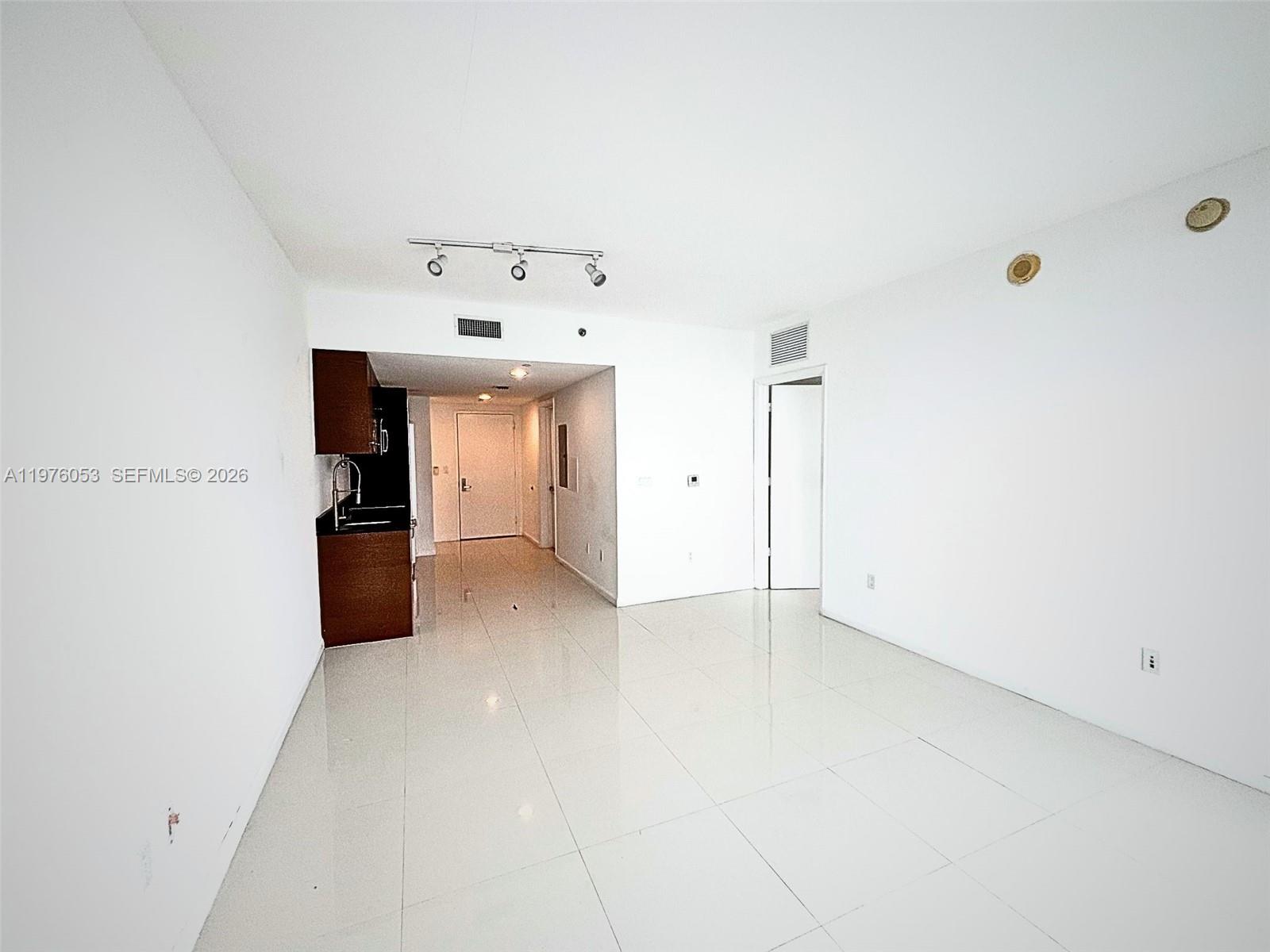 495 Brickell Avenue, Unit 5306 Miami, FL 33131 - Photo 6 of 11
