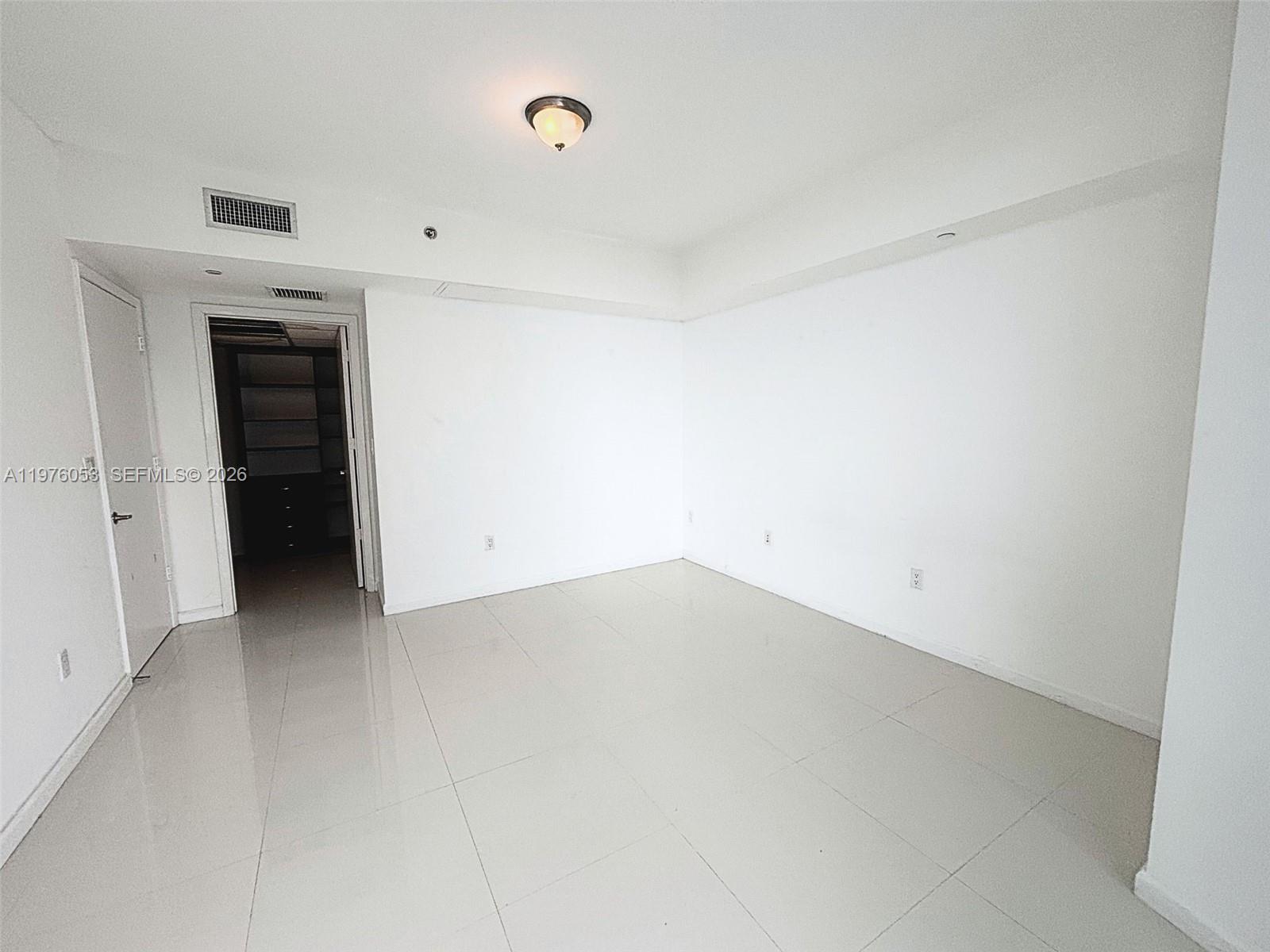 495 Brickell Avenue, Unit 5306 Miami, FL 33131 - Photo 10 of 11
