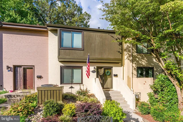 $650,000 | 2002 Golf Course Drive, Reston, VA 20191