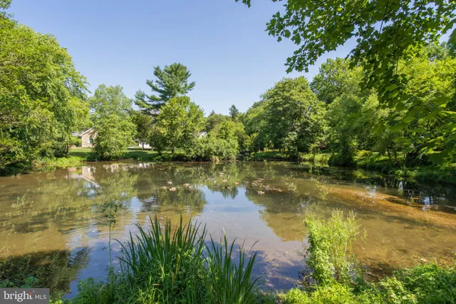 $260,000 | 275 Old Forge Crossing, Devon, PA 19333