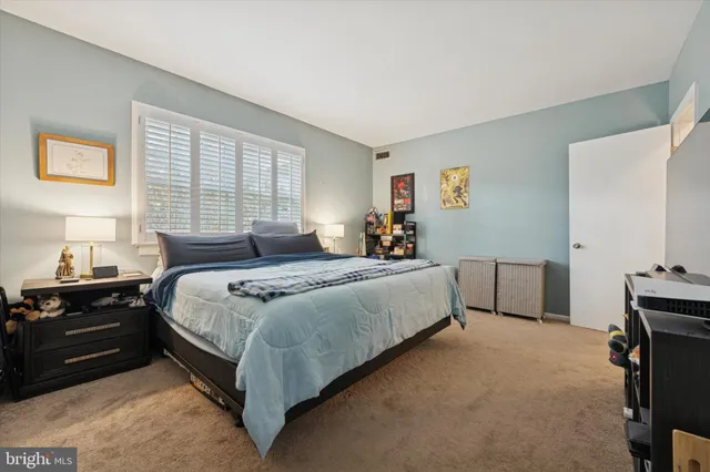 $260,000 | 275 Old Forge Crossing, Devon, PA 19333