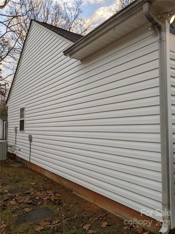5030 Gibbons Link Road Charlotte, NC 28269 - Photo 22 of 28 a view of a back yard of the house