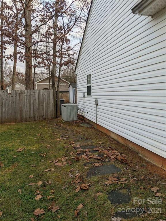 5030 Gibbons Link Road Charlotte, NC 28269 - Photo 23 of 28 a view of a backyard