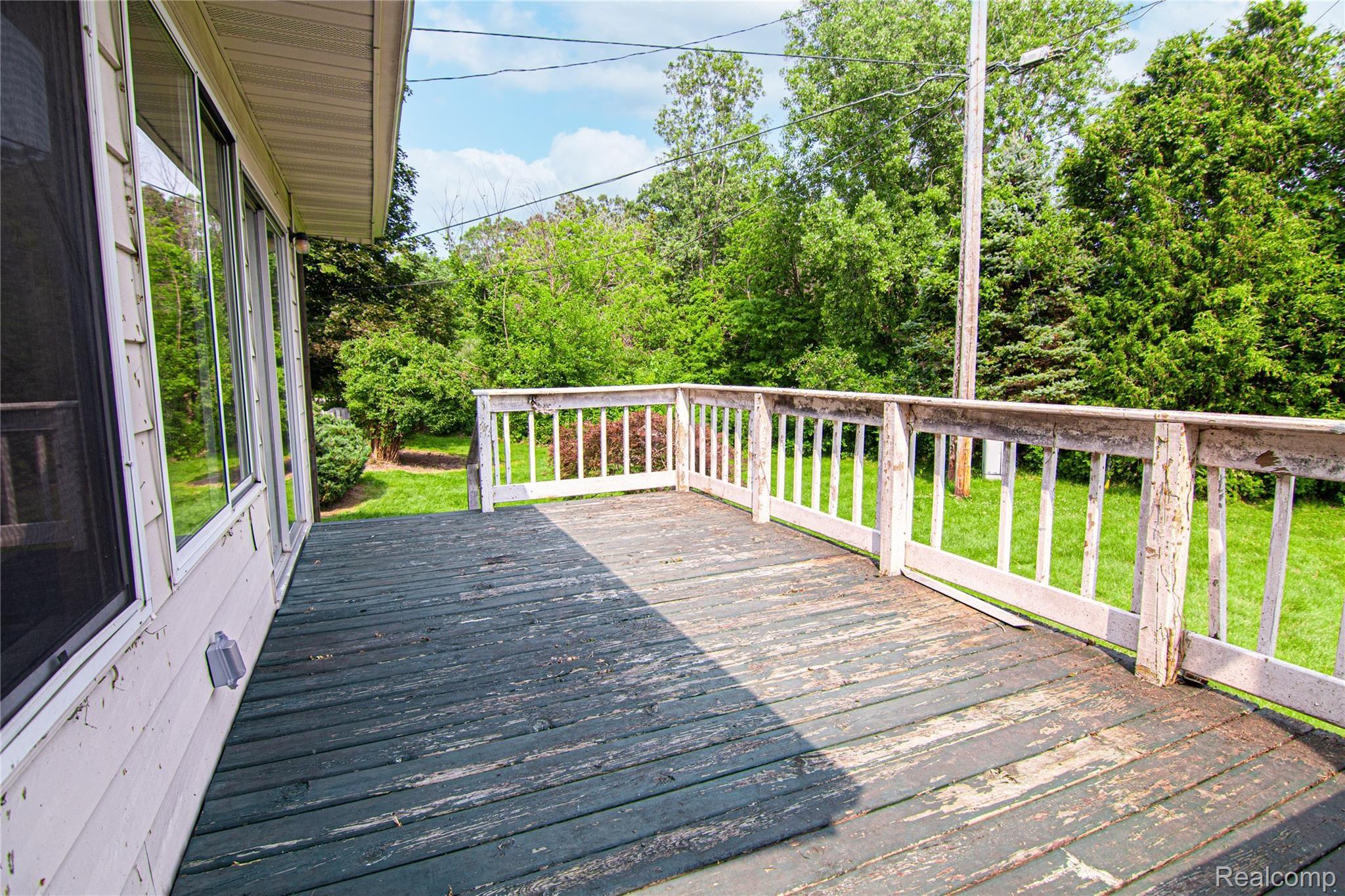 13532 Tuscola Road Clio, MI 48420 - Photo 13 of 17 13532 Tuscola Rd Clio (Exteriors) (Porch) (4).jpg