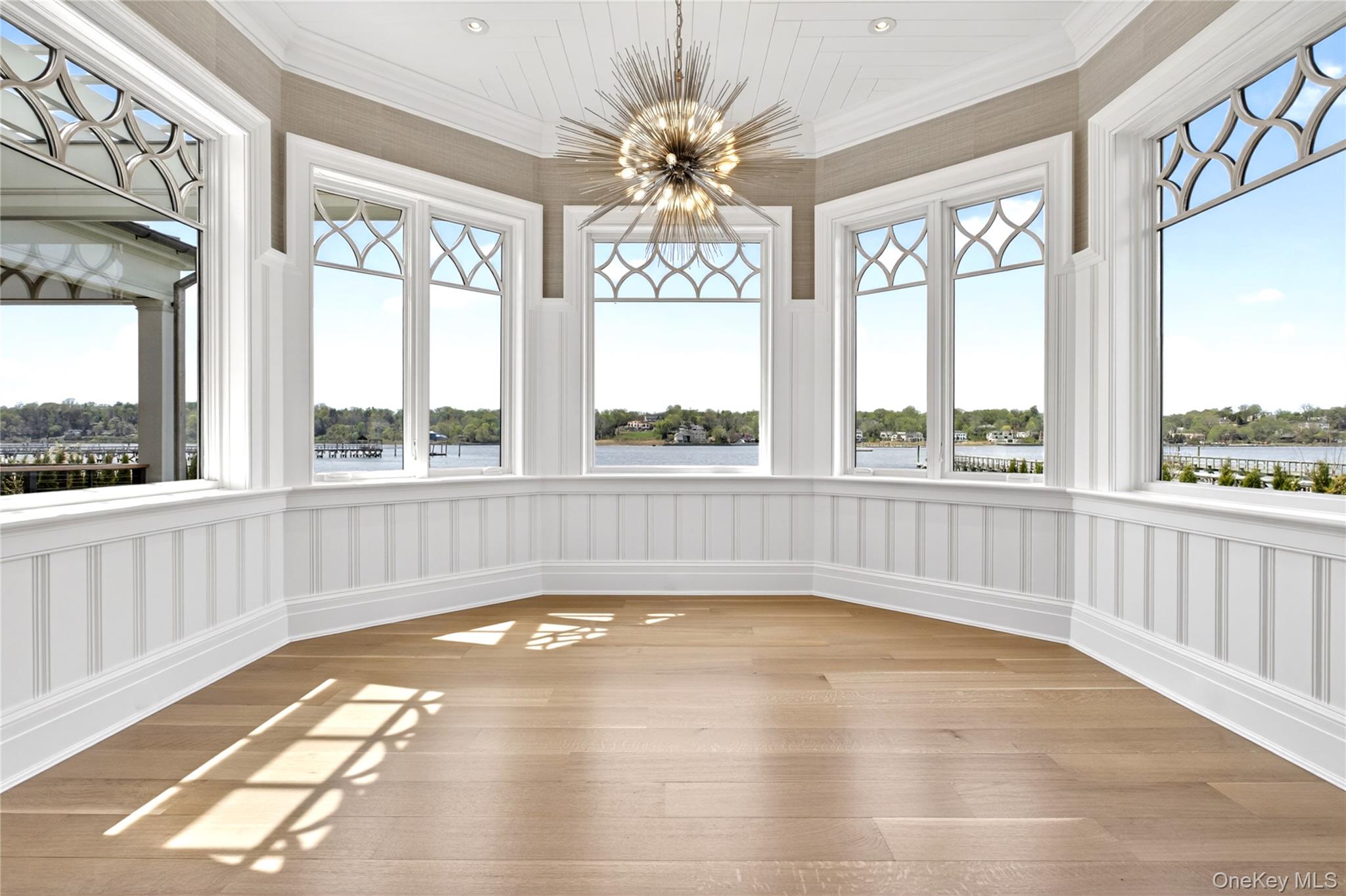 71 Lake Road Manhasset, NY 11030 - Photo 21 of 46