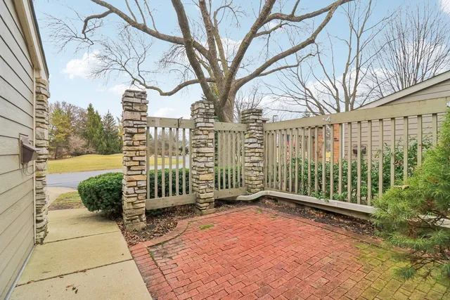 $405,000 | 105 West Dover Drive, Mount Prospect, IL 60056
