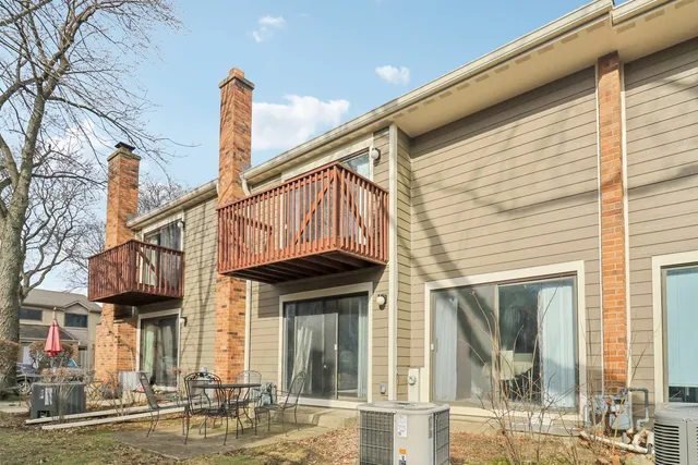 $405,000 | 105 West Dover Drive, Mount Prospect, IL 60056
