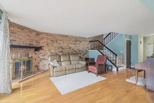 $405,000 | 105 West Dover Drive, Mount Prospect, IL 60056