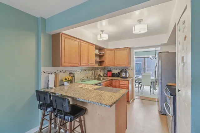 $405,000 | 105 West Dover Drive, Mount Prospect, IL 60056