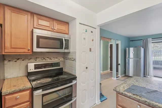 $405,000 | 105 West Dover Drive, Mount Prospect, IL 60056