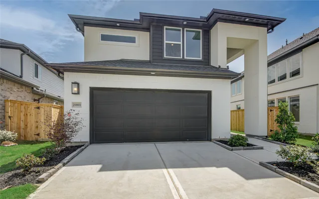 a view of a back yard of the house
