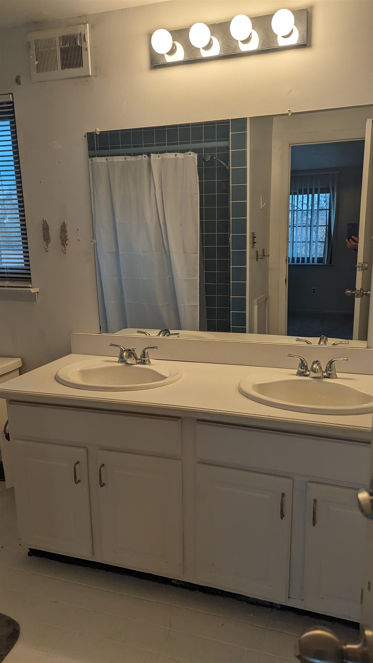 2941 Meadowbrook Drive Rochester, MI 48309 - Photo 20 of 29 50134644-e6ad8265-a716-4896-8734-0aed9753825b.JPG