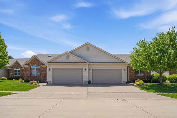 $440,000 | 2865 Villa Court, Bettendorf, IA 52722
