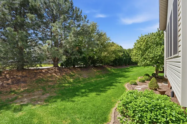$440,000 | 2865 Villa Court, Bettendorf, IA 52722
