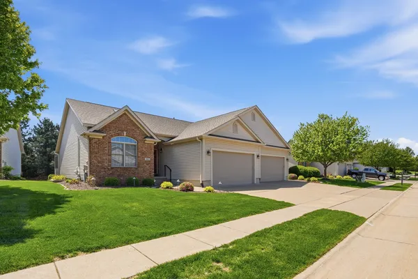 $440,000 | 2865 Villa Court, Bettendorf, IA 52722