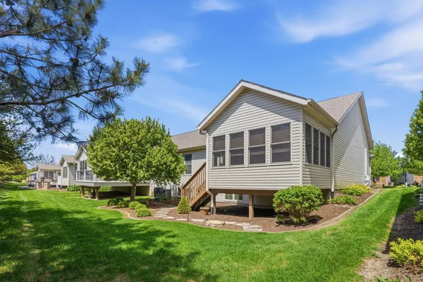 $440,000 | 2865 Villa Court, Bettendorf, IA 52722
