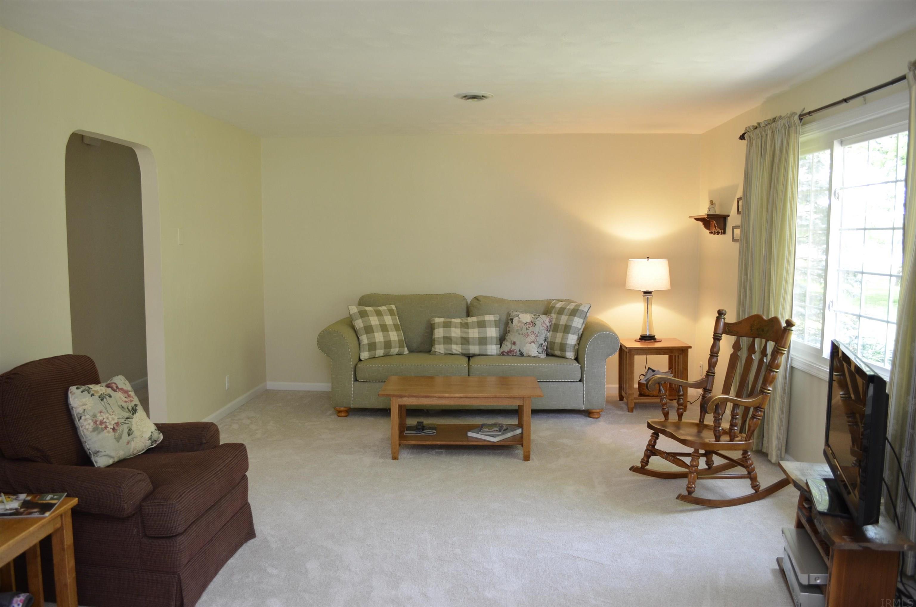 4410 Hursh Road Fort Wayne, IN 46845 - Photo 4 of 35