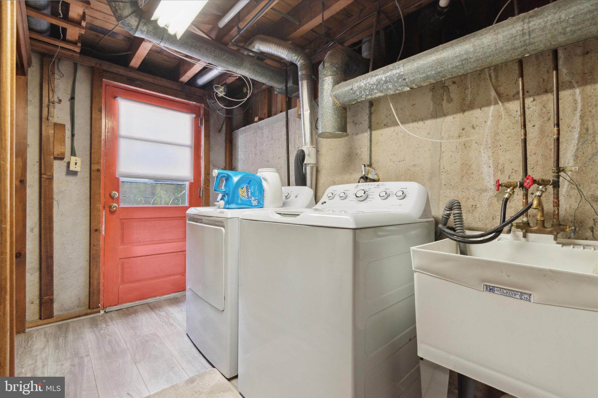 9720 Beacon Road Philadelphia, PA 19115 - Photo 33 of 35 a utility room with dryer and washer