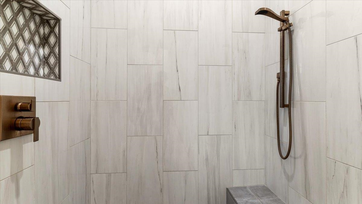 25 Jay Cove Piperton, TN 38017 - Photo 20 of 39 a bathroom with a shower