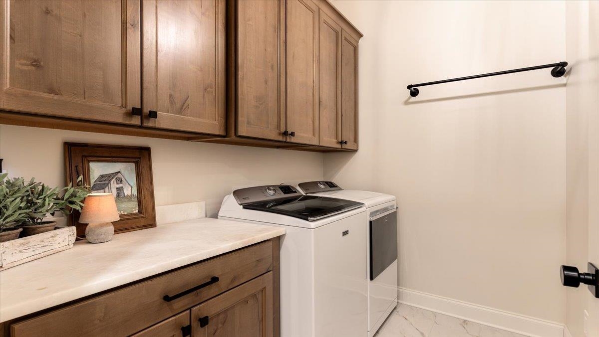 25 Jay Cove Piperton, TN 38017 - Photo 31 of 39 a kitchen with stainless steel appliances a sink stove and cabinets