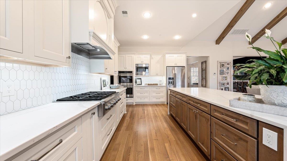 25 Jay Cove Piperton, TN 38017 - Photo 4 of 39 a large kitchen with stainless steel appliances lots of counter space and a sink