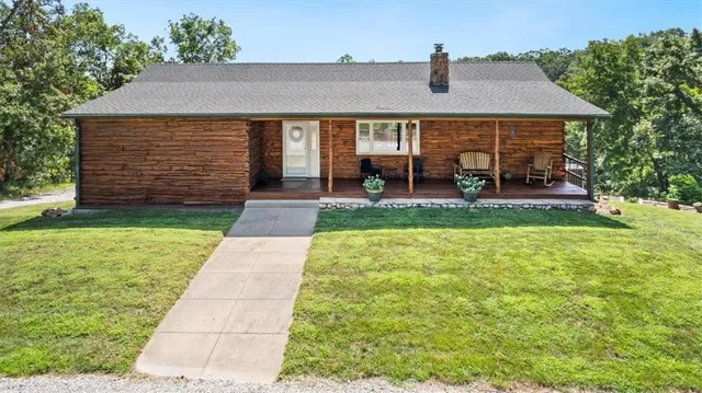$449,000 | 28060 Uncle Bob Avenue, Clinton, MO 64735