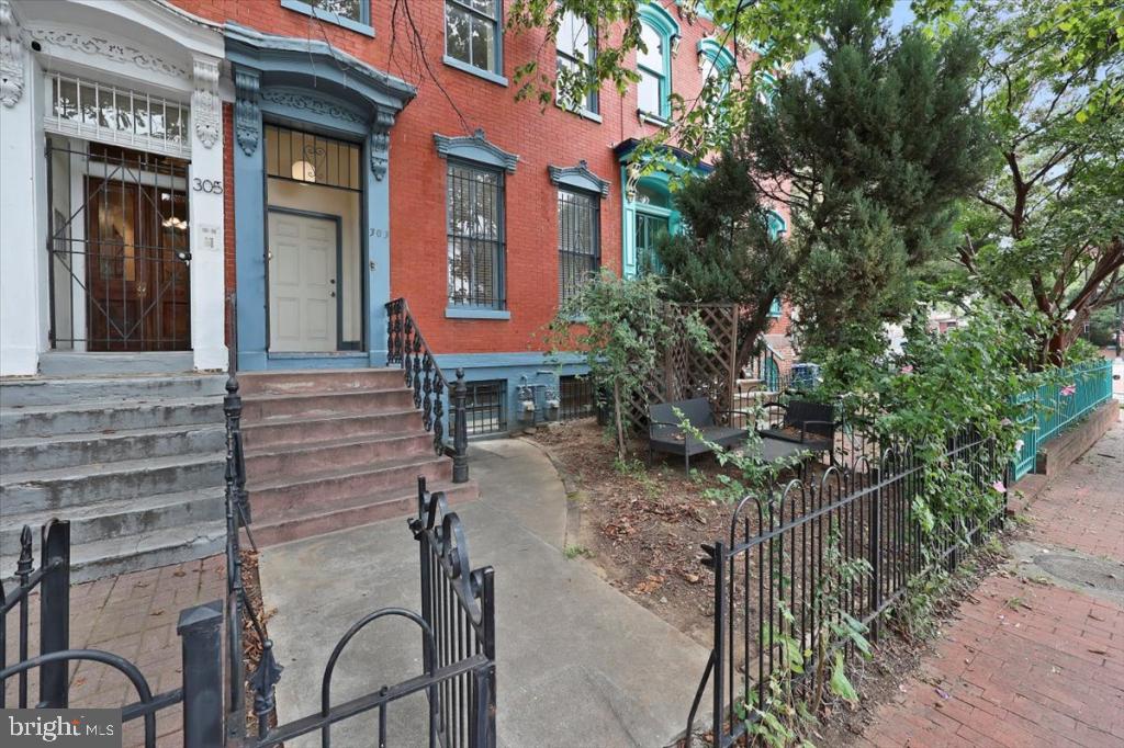303 M Street Northwest Washington, DC 20001 - Photo 1 of 46