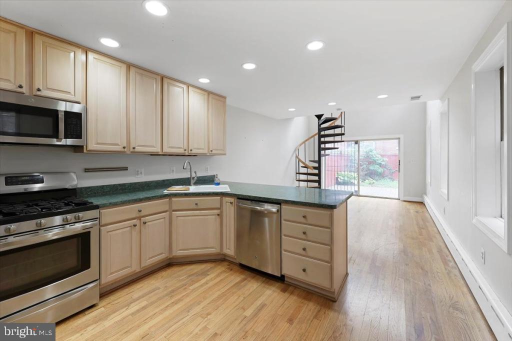 303 M Street Northwest Washington, DC 20001 - Photo 5 of 46