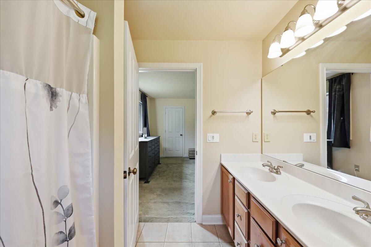 8296 Kelly Road Burlington, KY 41005 - Photo 24 of 43 32-Primary Bathroom