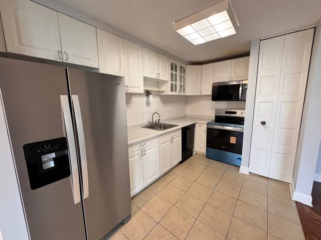 $2,000 | 2 Villa Verde Drive, Unit 120, Buffalo Grove, IL 60089