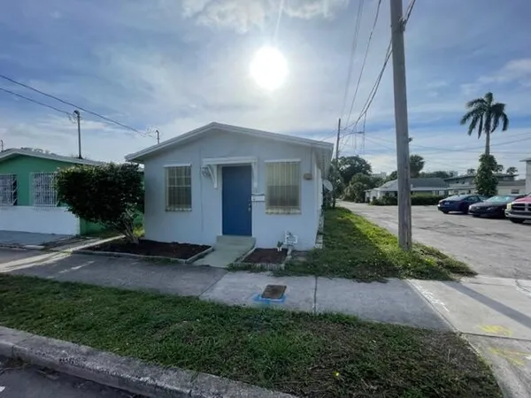 $1,790 | 420 Douglass Avenue, West Palm Beach, FL 33401