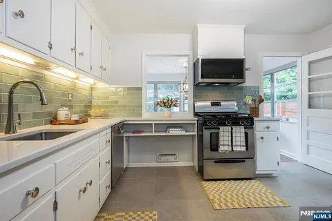 $699,000 | 200 Grove Street, Montclair, NJ 07042