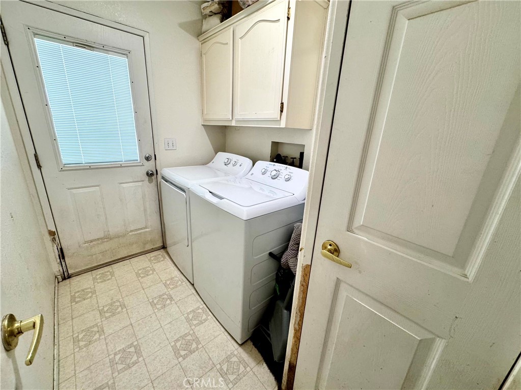 122 Colombo Lane, Unit 77 Tustin, CA 92780 - Photo 27 of 60 LAUNDRY ROOM